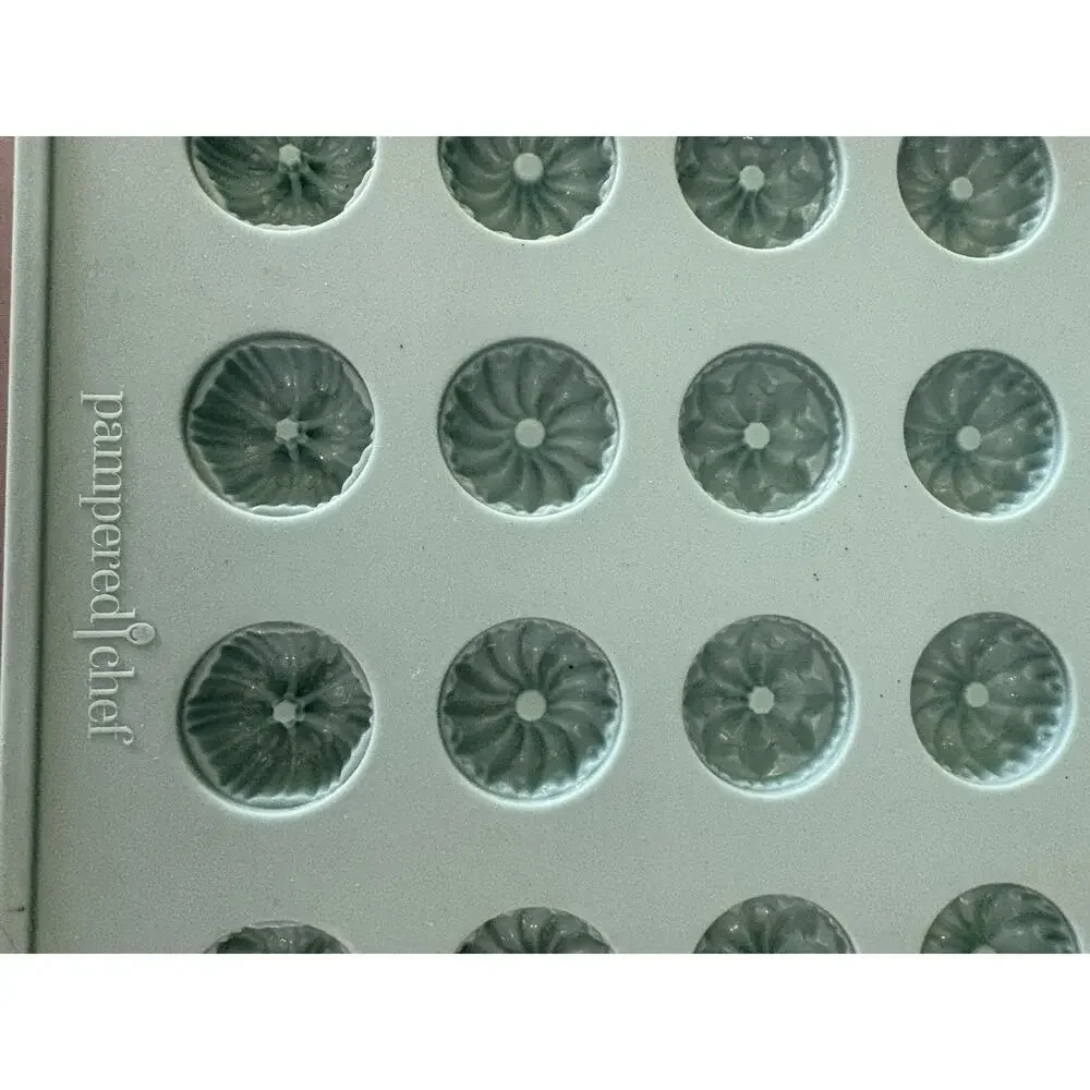Pampered Chef Fluted Chocolate Mold 1